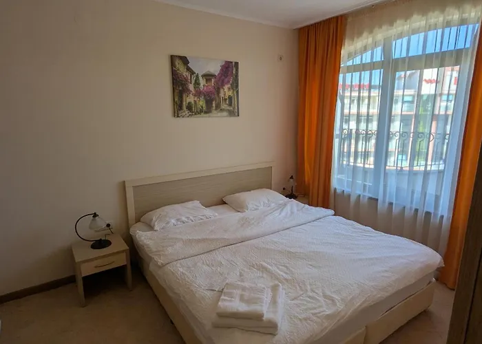 아파트 1bd In Royal Sun Complex, Sunny By Flat Mаnager